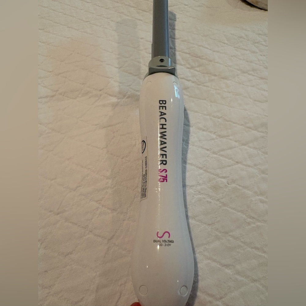 The Beachwaver Co. S1.25 White and Gray Hair Curler
